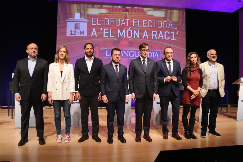 S&aacute;nchez&#39;s&nbsp;deliberation&nbsp;and Puigdemont&#39;s absence&nbsp;loom over <strong>first election debate</strong>