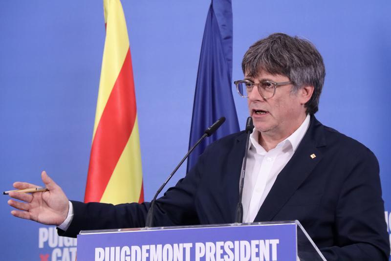 <strong>Puigdemont</strong> announces intention to form government, Socialists open talks to seek majority